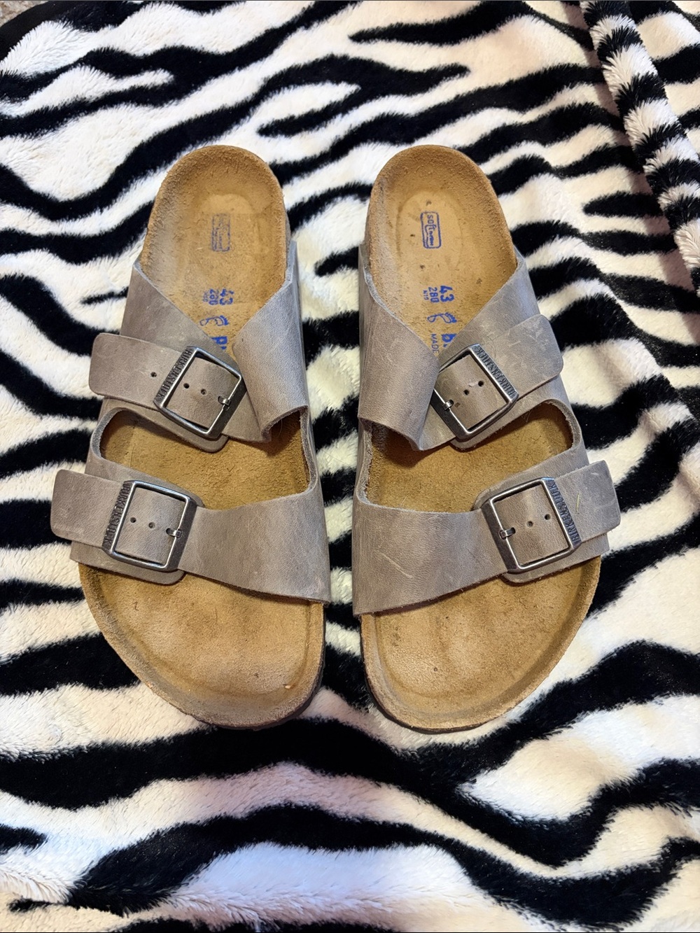 Men's or Women's Birkenstock Arizona size 43 softbed
